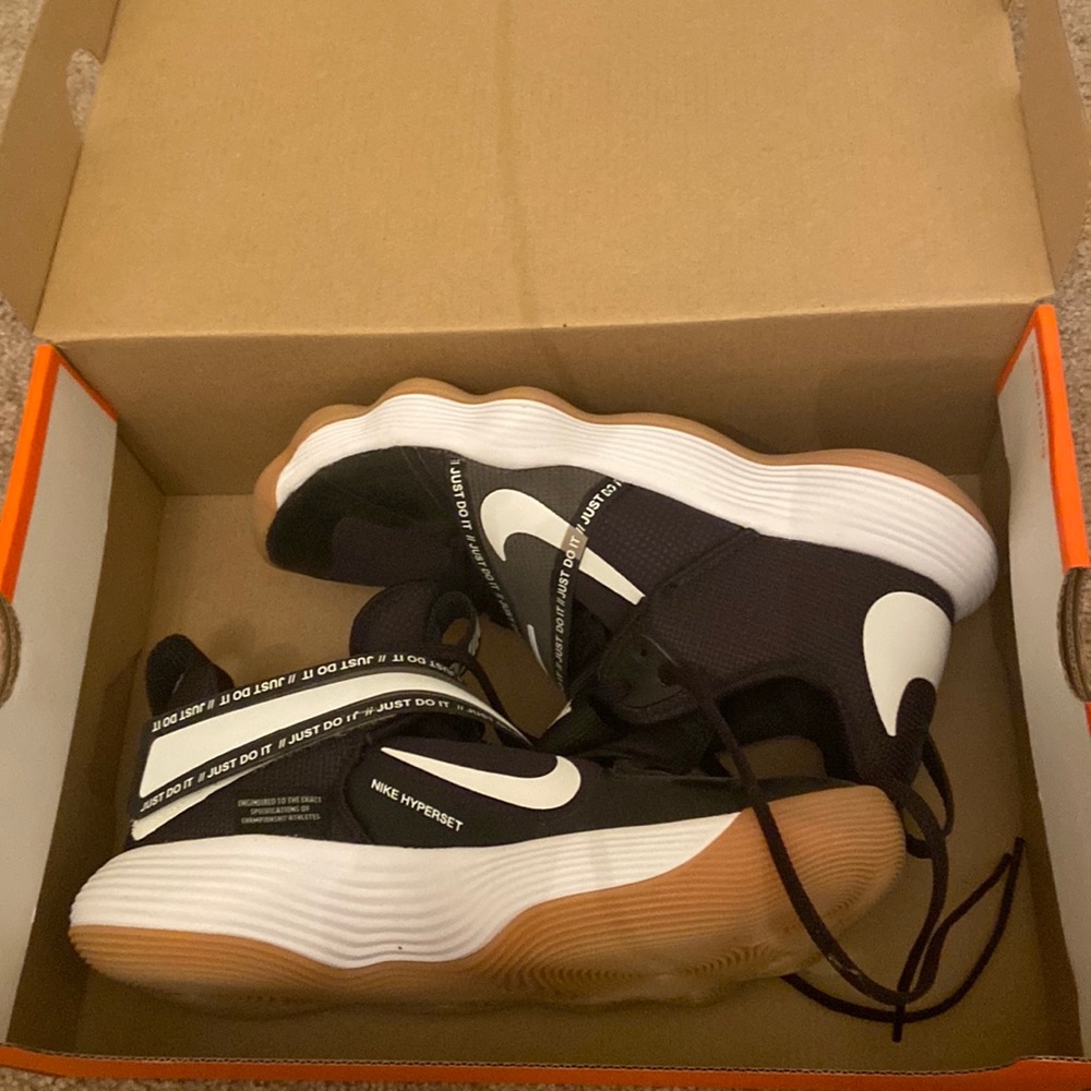 Nike hyperset volleyball shoes